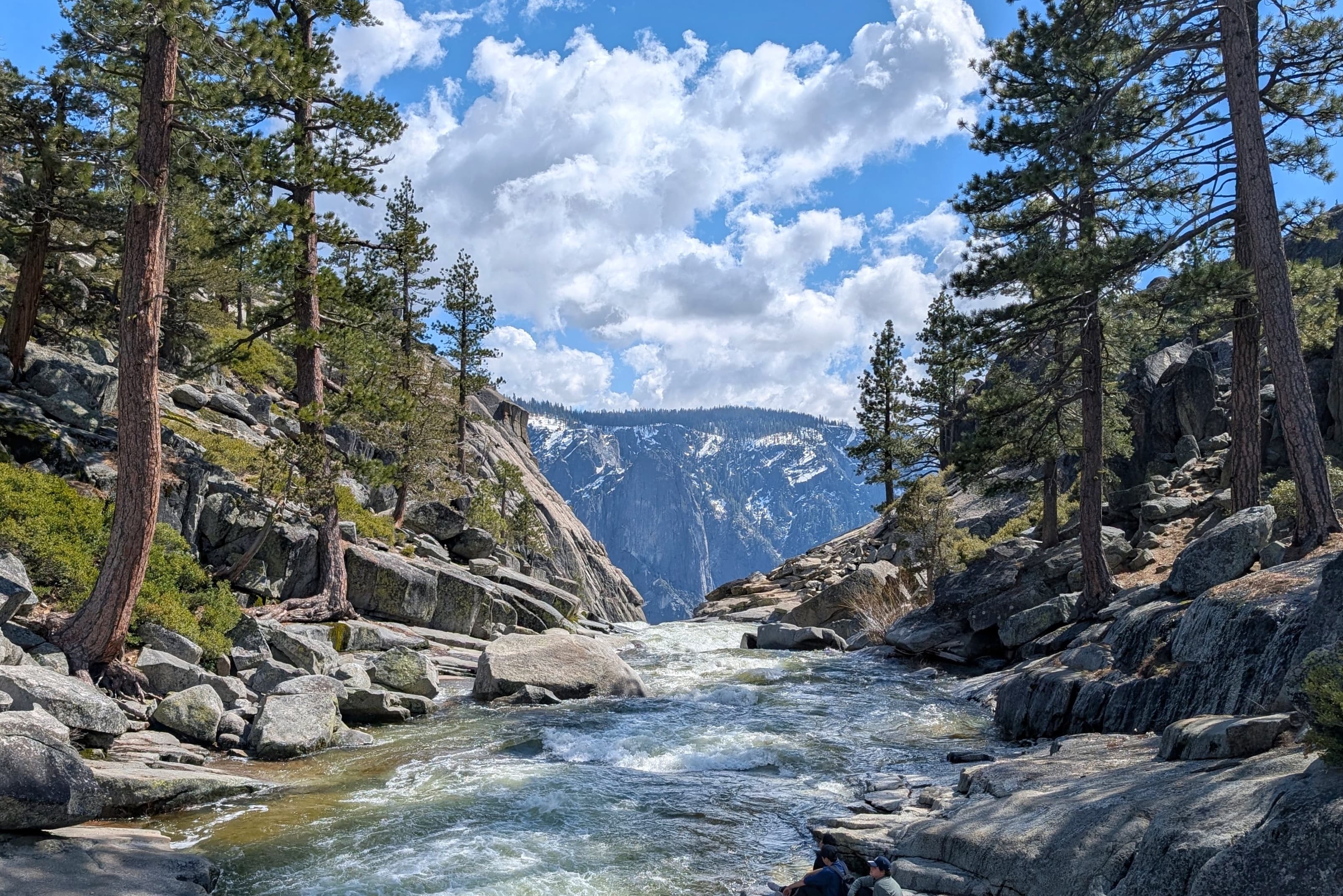 The picturesque falls wander over a 2-kilometer cliff, lined with snow on a hot summer day.